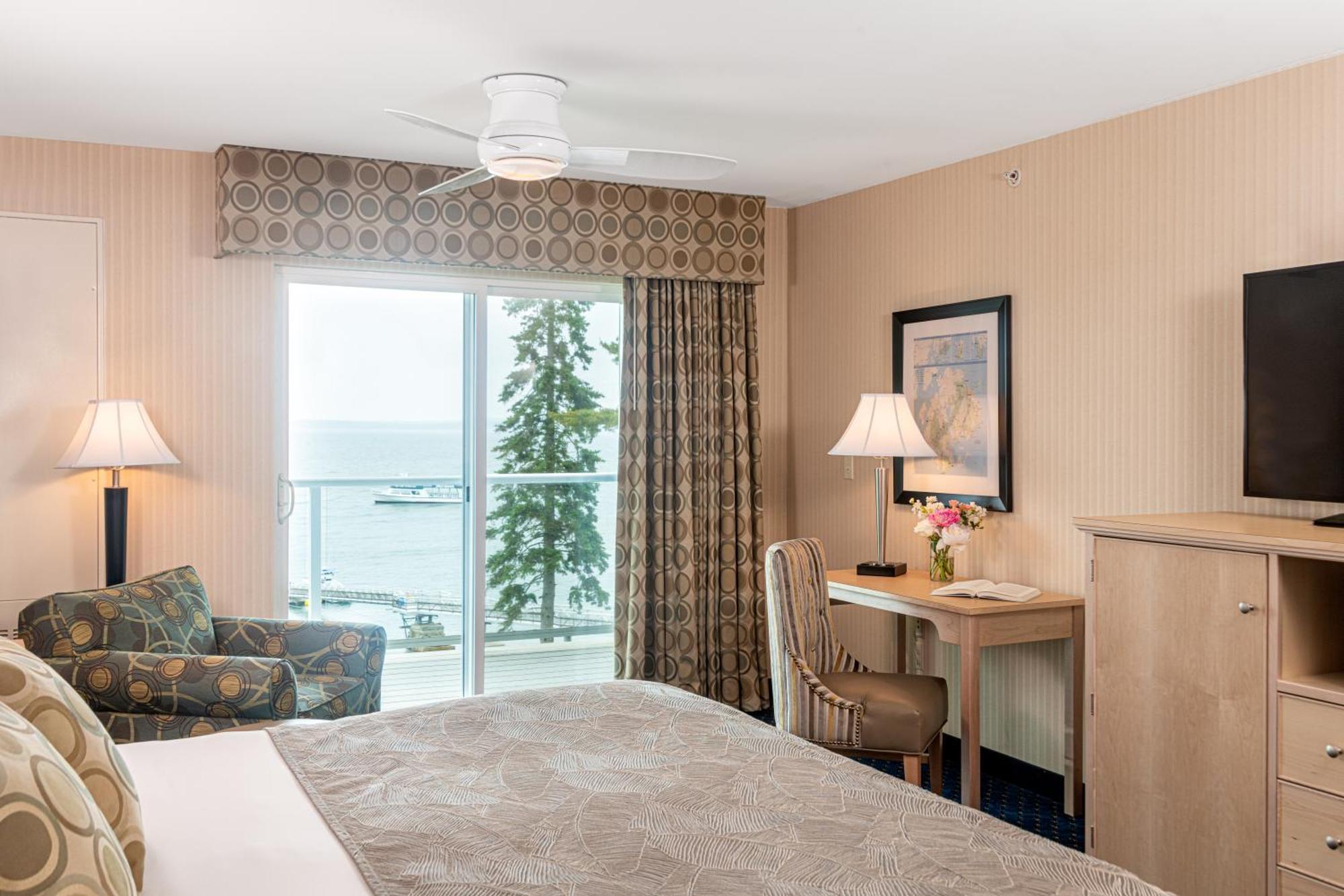 King Room with Roll-In Shower - Disability Access