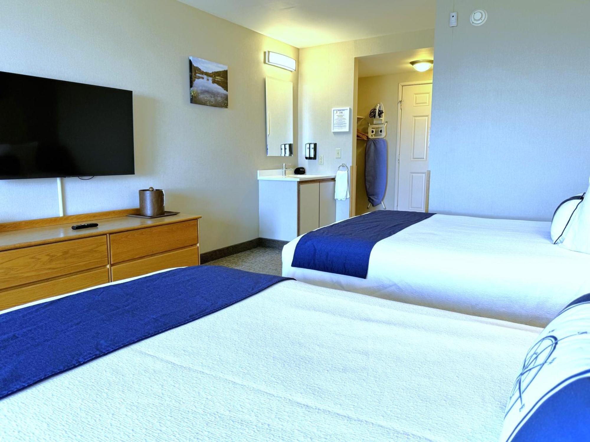 Family Room with Ocean View and Balcony, 2 Queen Beds, Sofa Bed (1st Floor NON-PET)