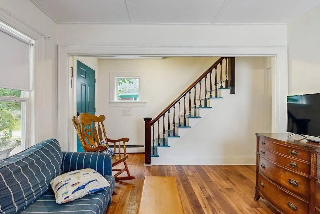 Quaint Family-Friendly Cottage Near Main Street W/Free Wifi And Partial A/C-1