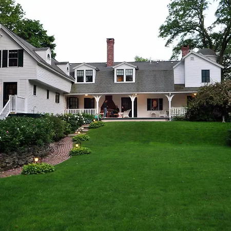 Stone Throw Cottage Inn-2