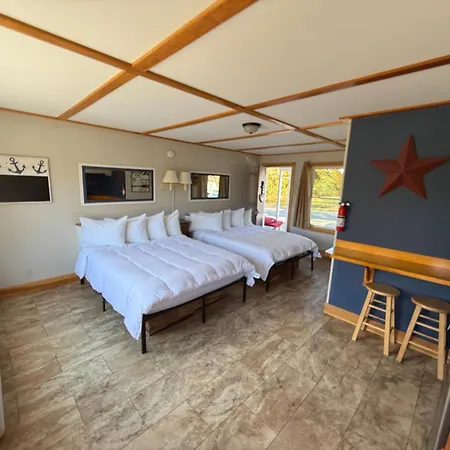 Eden Village Motel And Cottages-3